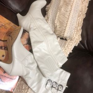 Bella- Vista Winter White Boots